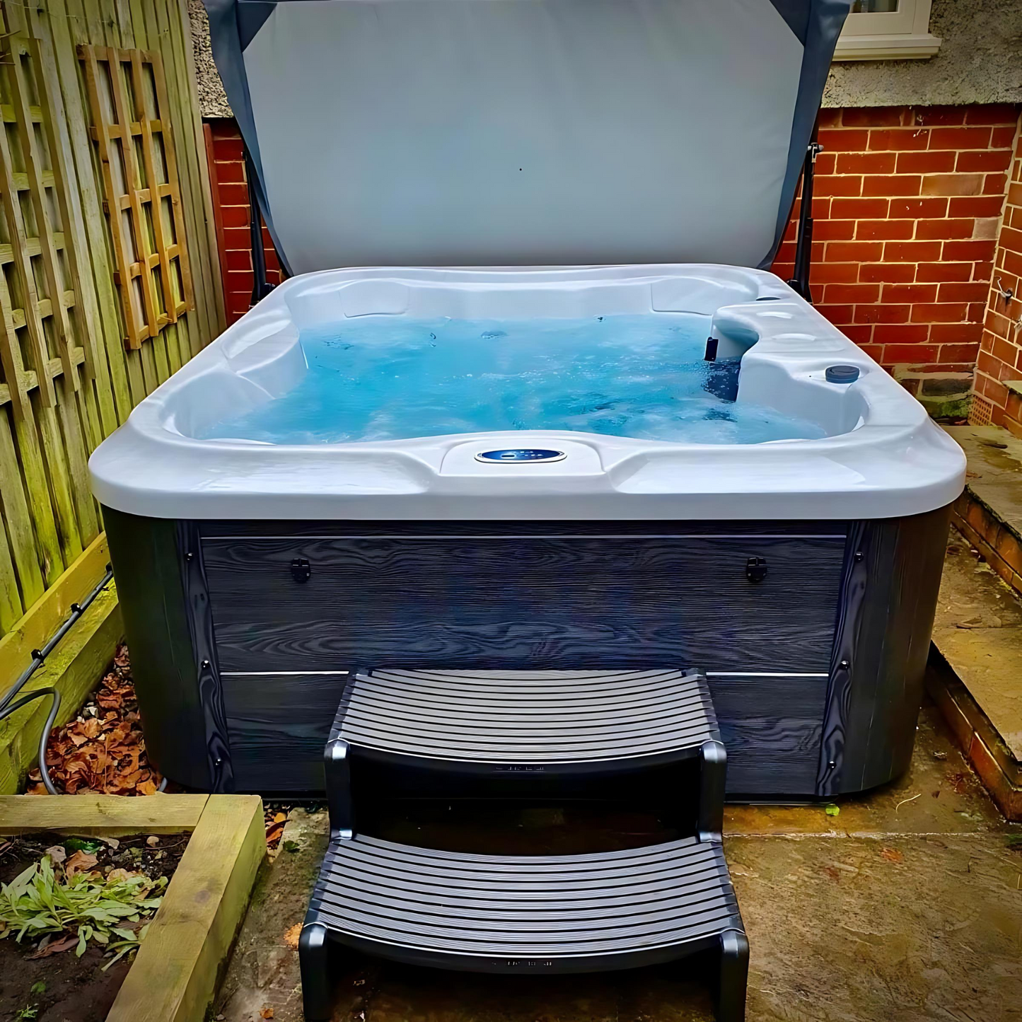 H20 Spa 2000 | Plug & Play 4 Person Hot Tub